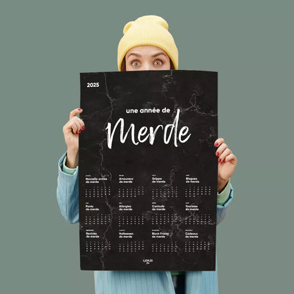 📅 Le Calendrier de Merde 2025 – Parce que 2025 mérite d’être pris avec humour ! 📅